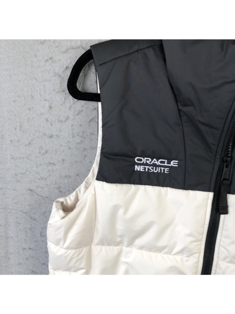 The North Face Vest Womens S White Black Puffer Oracle NetSuite Logo NWT - Picture 13 of 16